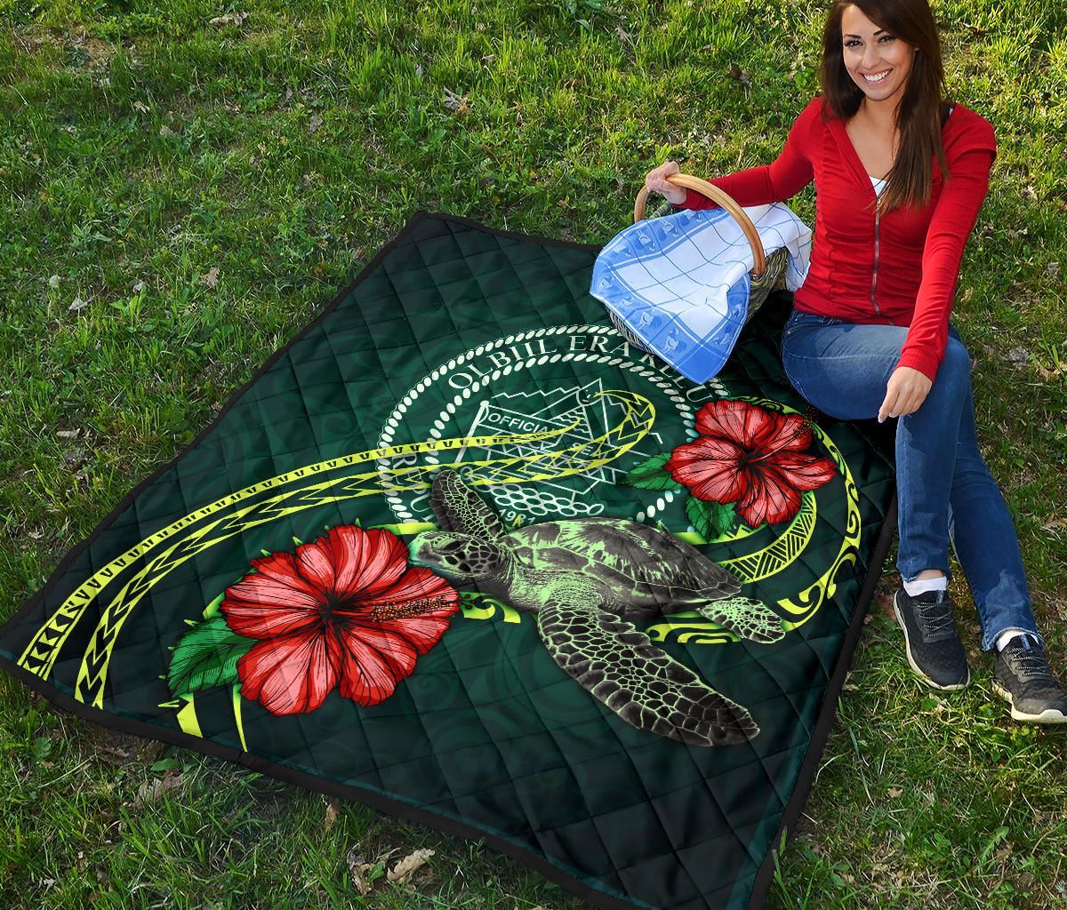 Palau Polynesian Premium Quilt - Green Turtle Hibiscus