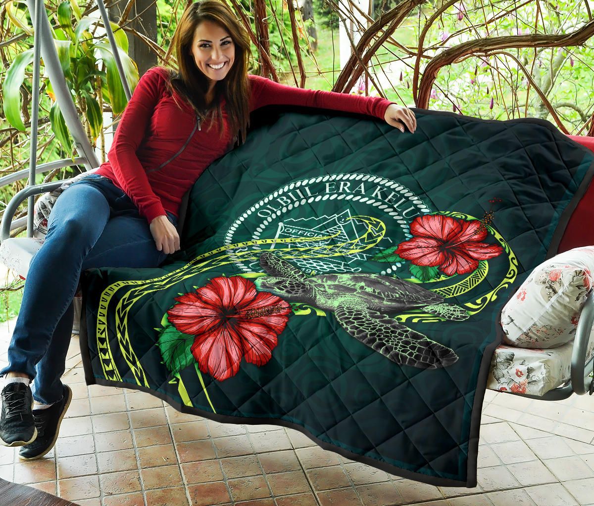 Palau Polynesian Premium Quilt - Green Turtle Hibiscus