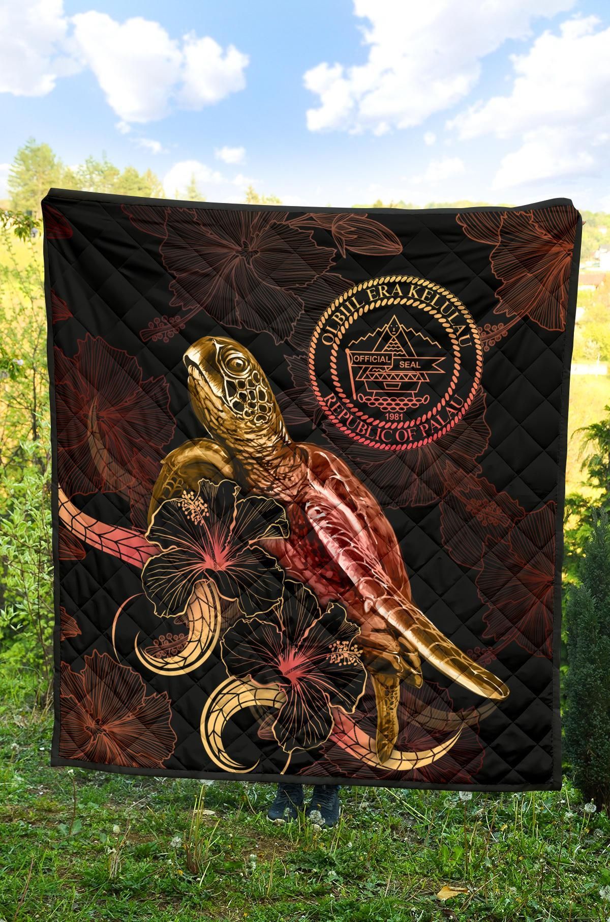 Palau Polynesian Premium Quilt - Turtle With Blooming Hibiscus Gold