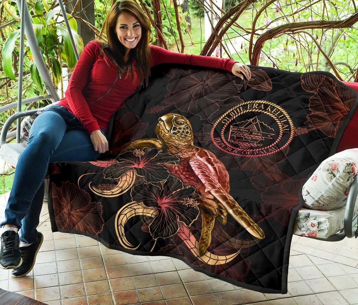 Palau Polynesian Premium Quilt - Turtle With Blooming Hibiscus Gold