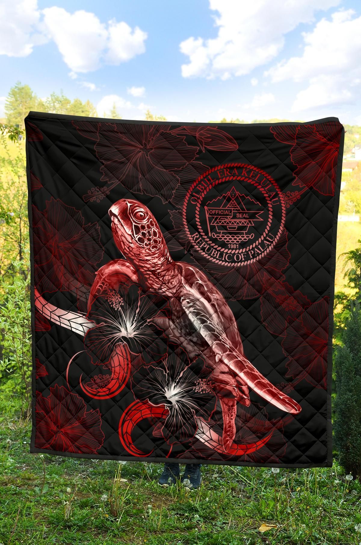 Palau Polynesian Premium Quilt - Turtle With Blooming Hibiscus Red