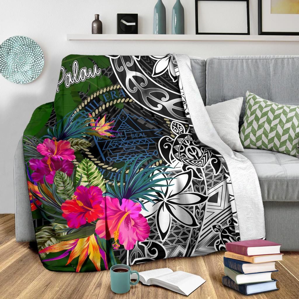 Palau Premium Blanket - Turtle Plumeria Banana Leaf Crest