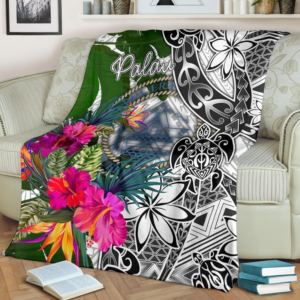 Palau Premium Blanket White - Turtle Plumeria Banana Leaf Crest