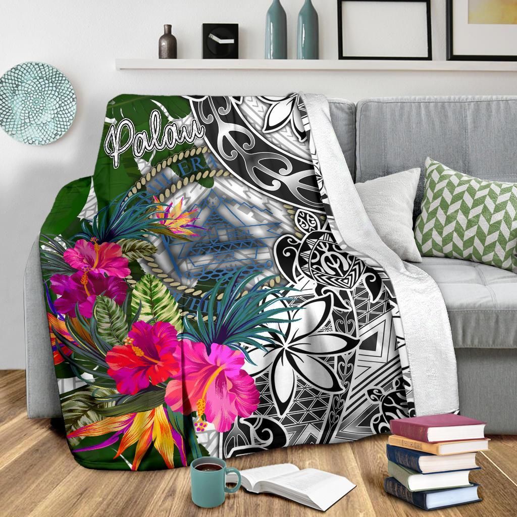 Palau Premium Blanket White - Turtle Plumeria Banana Leaf Crest