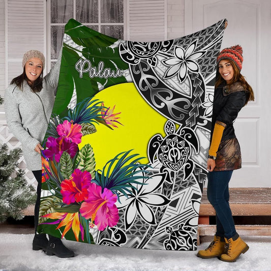 Palau Premium Blanket White - Turtle Plumeria Banana Leaf