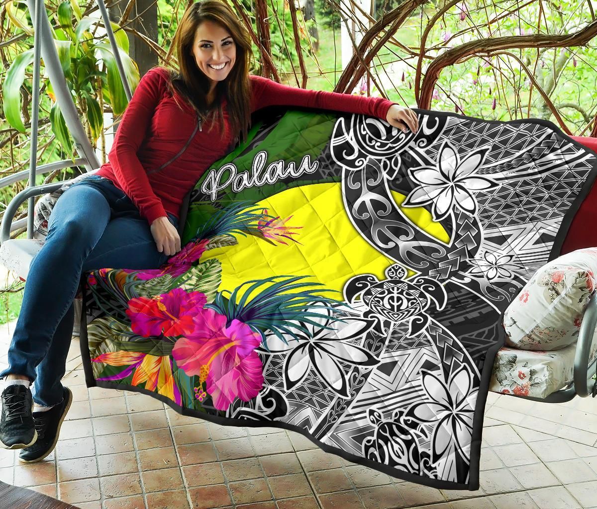 Palau Premium Quilt - Turtle Plumeria Banana Leaf