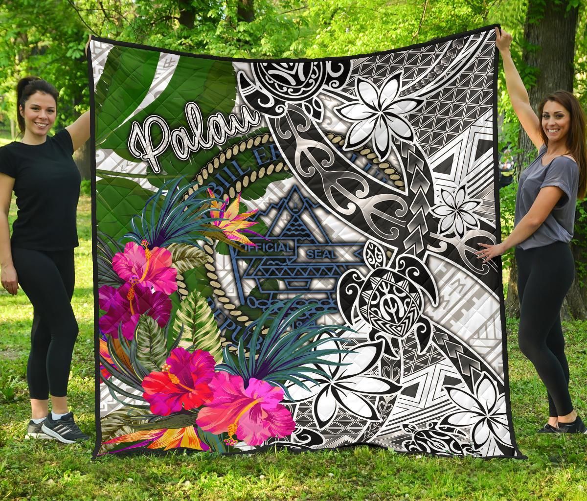 Palau Premium Quilt White - Turtle Plumeria Banana Leaf Crest