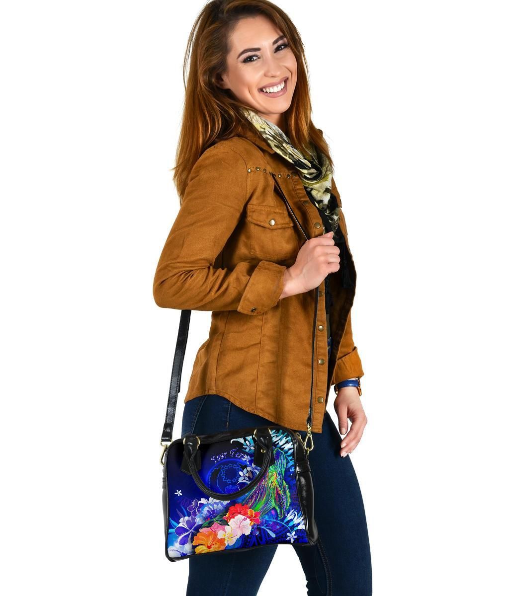 Pohnpei Custom Personalised Shoulder Handbag - Humpback Whale With Tropical Flowers (Blue)