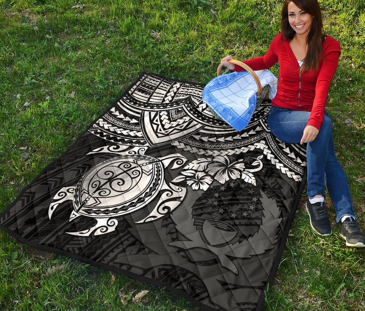 Pohnpei Polynesian Premium Quilt - Polynesian White Turtle