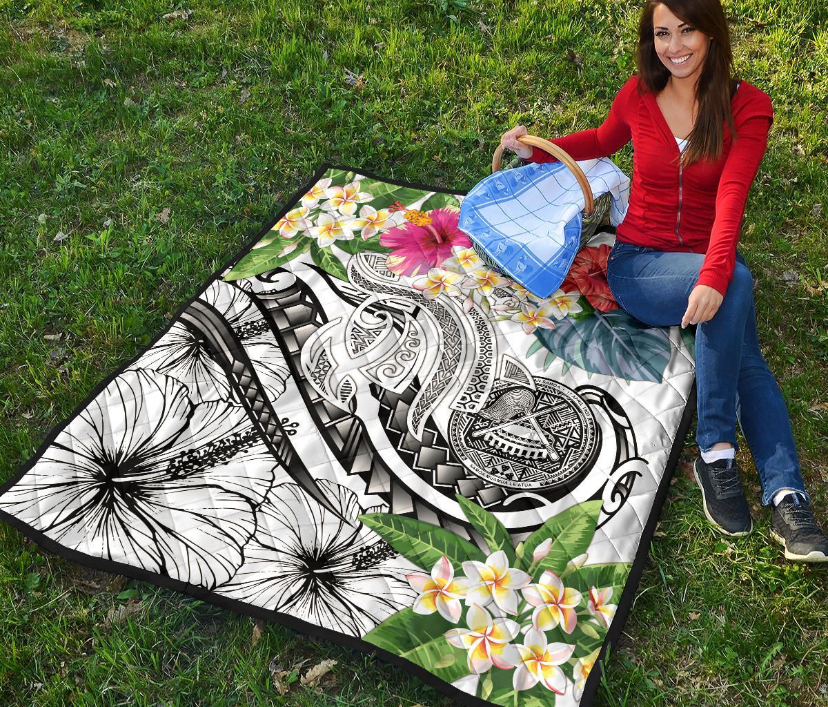 Polynesian American Samoa  Premium Quilt - Summer Plumeria (White)