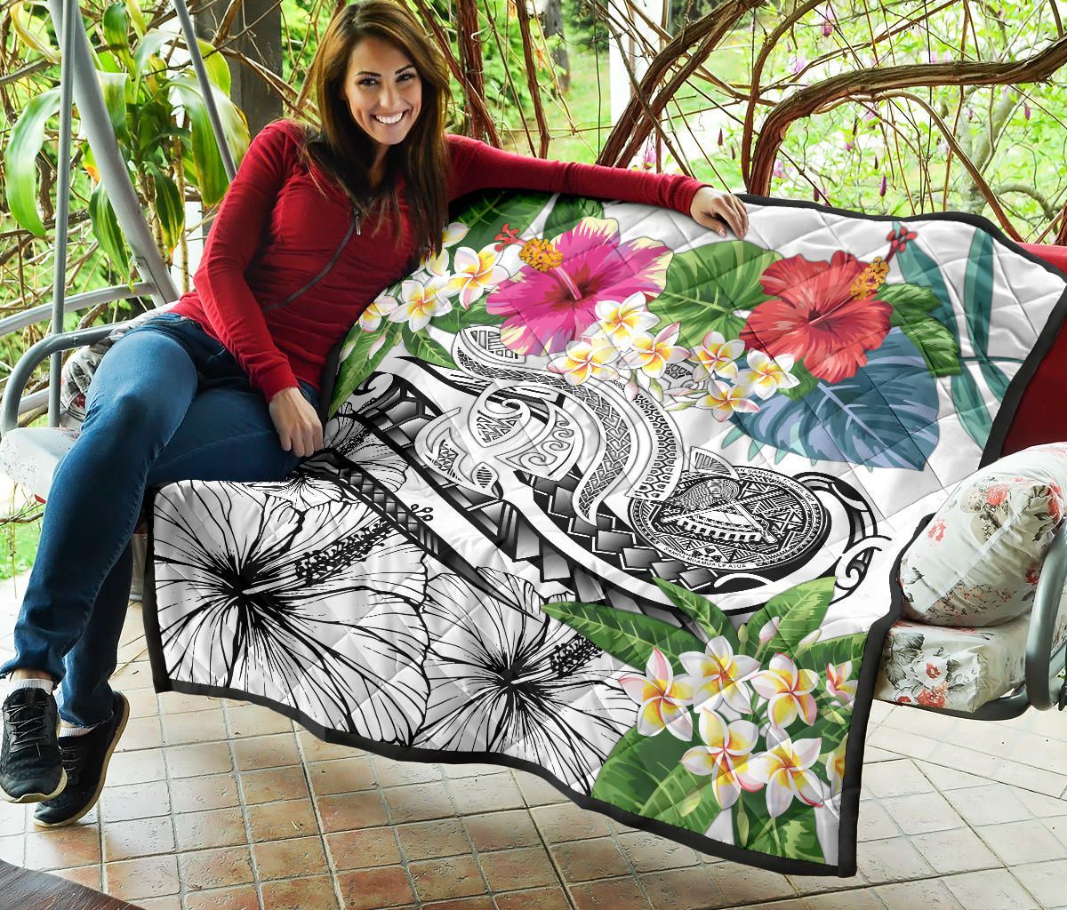 Polynesian American Samoa  Premium Quilt - Summer Plumeria (White)