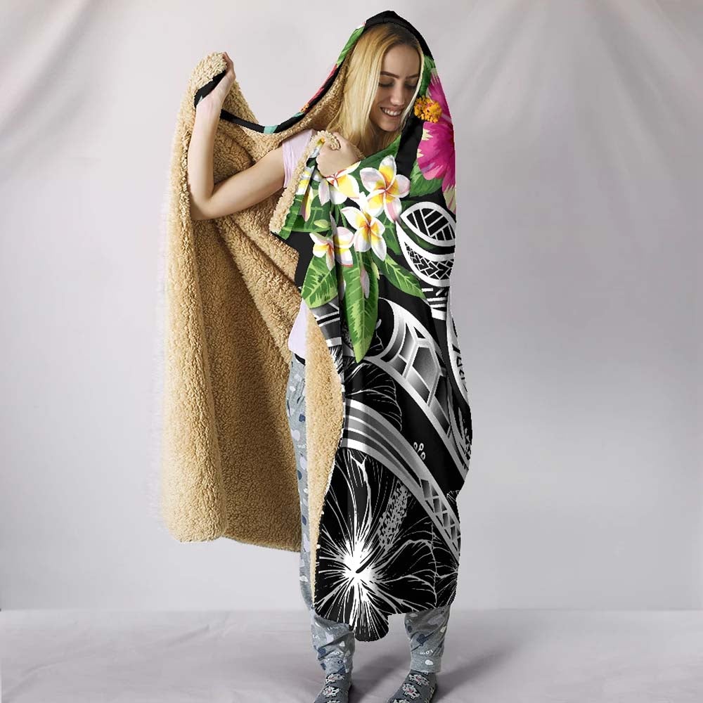 Polynesian Hawaii Kanaka Maoli Hooded Blanket - Summer Plumeria (Black)