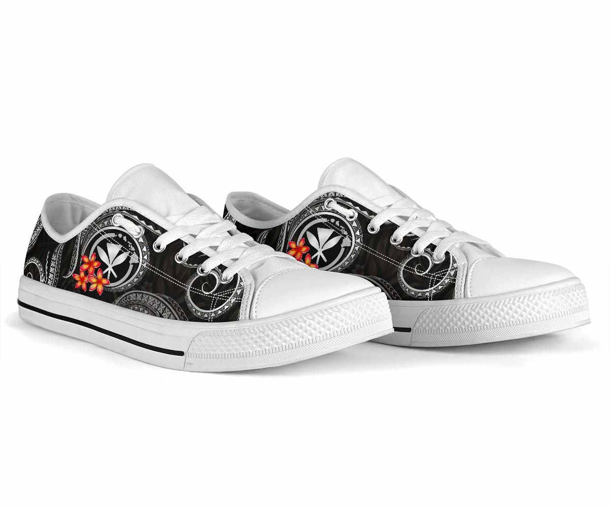 Polynesian Hawaii Low Top Shoes - Black Plumeria