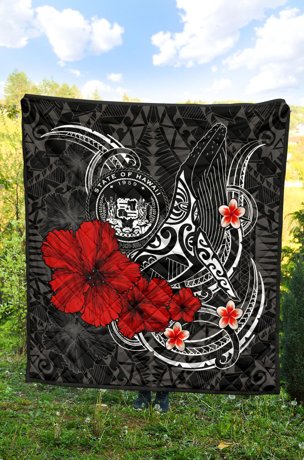 Polynesian Hawaii Premium Quilt - Humpback Whale with Hibiscus (White)