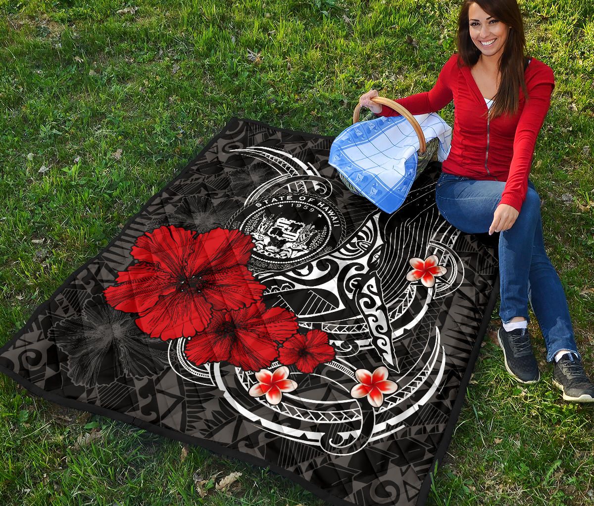 Polynesian Hawaii Premium Quilt - Humpback Whale with Hibiscus (White)