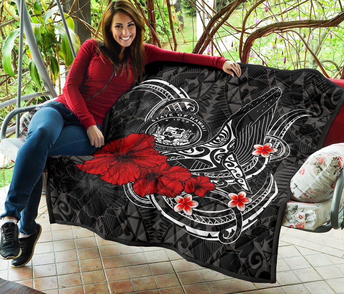 Polynesian Hawaii Premium Quilt - Humpback Whale with Hibiscus (White)
