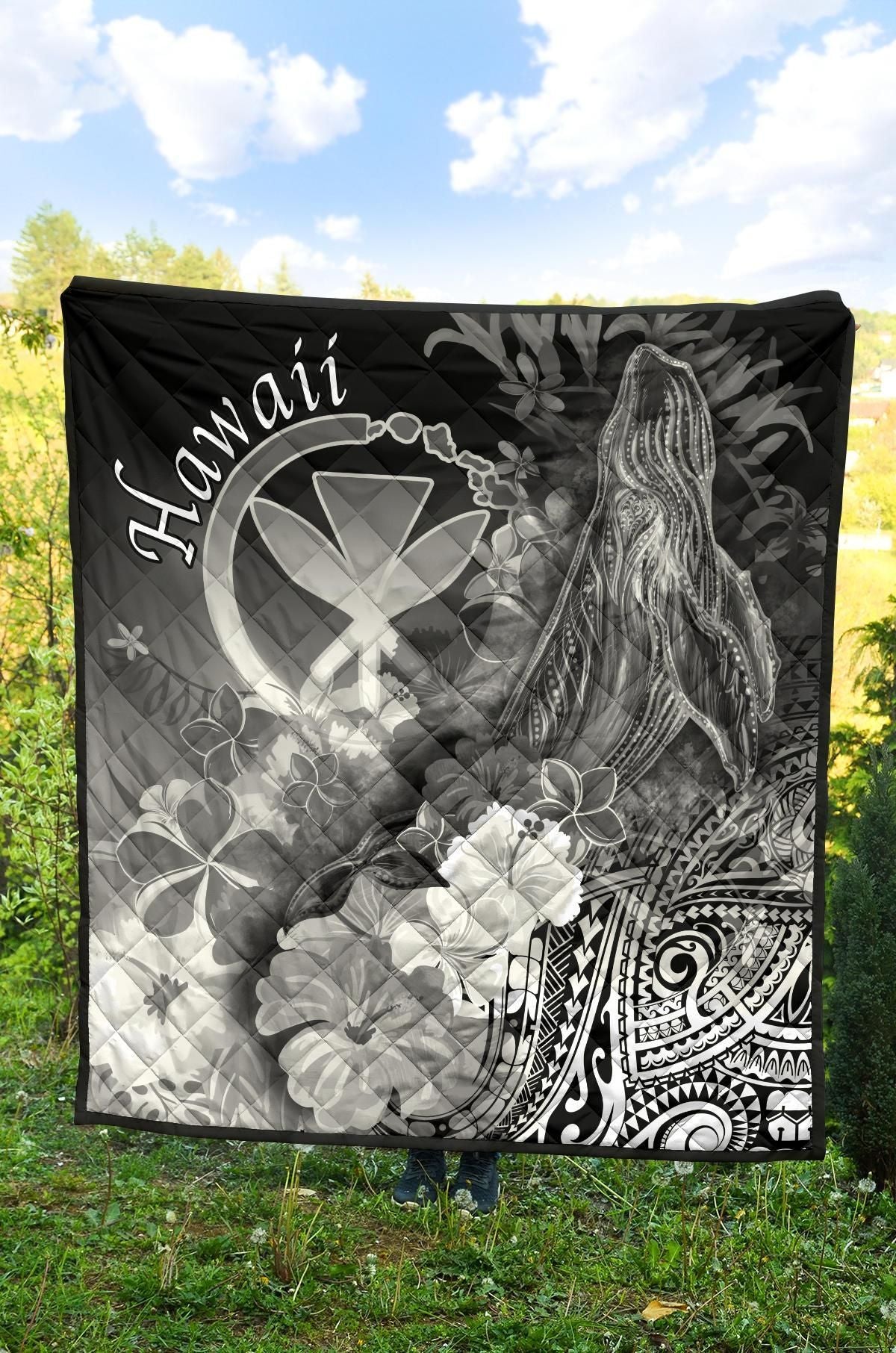 Polynesian Hawaii Premium Quilt - Kanaka Maoli Humpback Whale with Tropical Flowers (White)