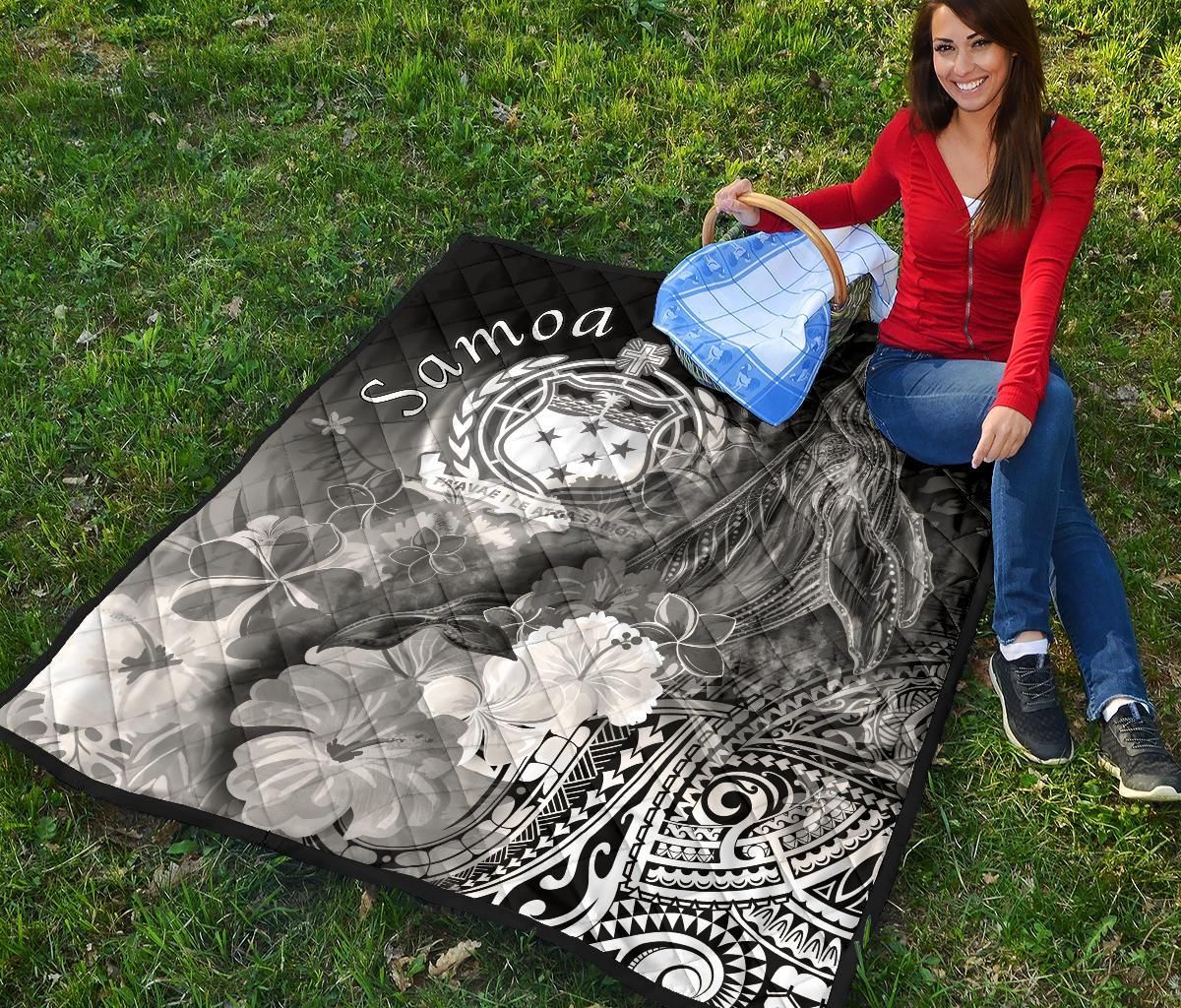 Samoa Premium Quilt - Humpback Whale with Tropical Flowers (White)