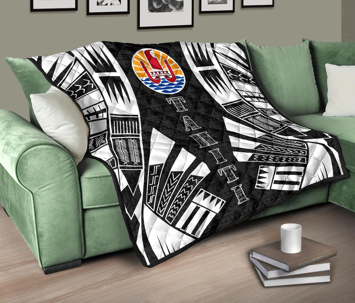 Tahiti Premium Quilt - Tahiti Flag Polynesian White Tattoo (Black)