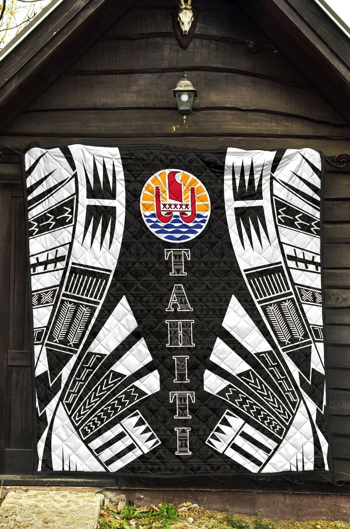 Tahiti Premium Quilt - Tahiti Flag Polynesian White Tattoo (Black)