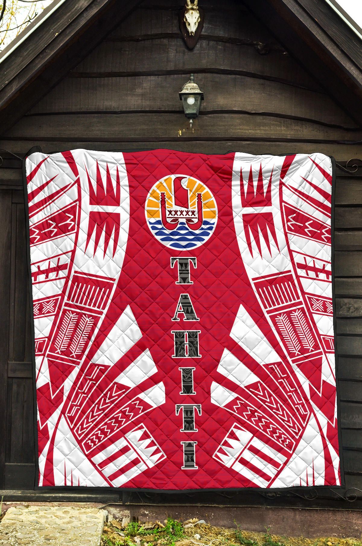 Tahiti Premium Quilt - Tahiti Flag Polynesian White Tattoo (Red)