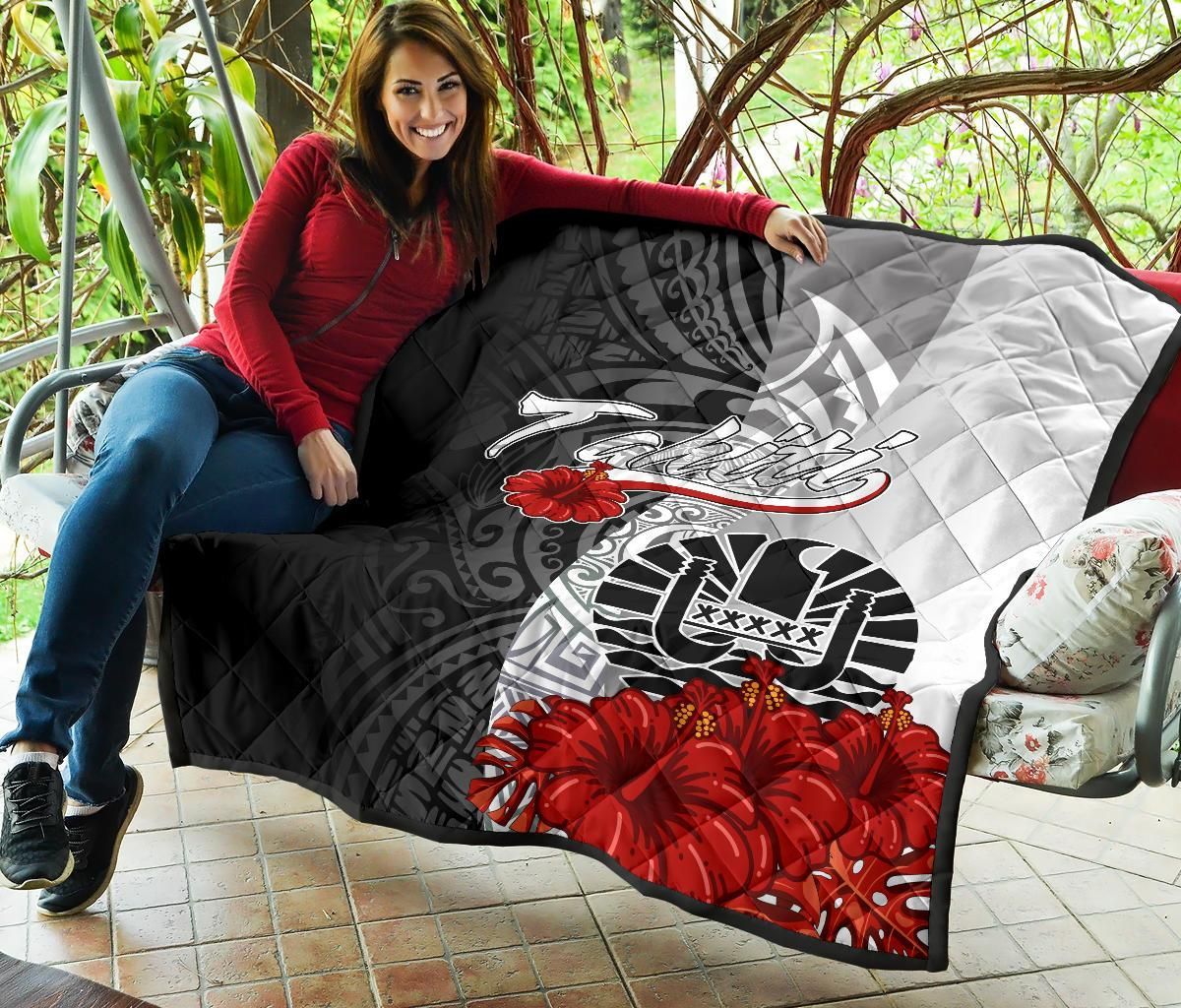 Tahiti Polynesian Premium Quilt - Coat Of Arm With Hibiscus White