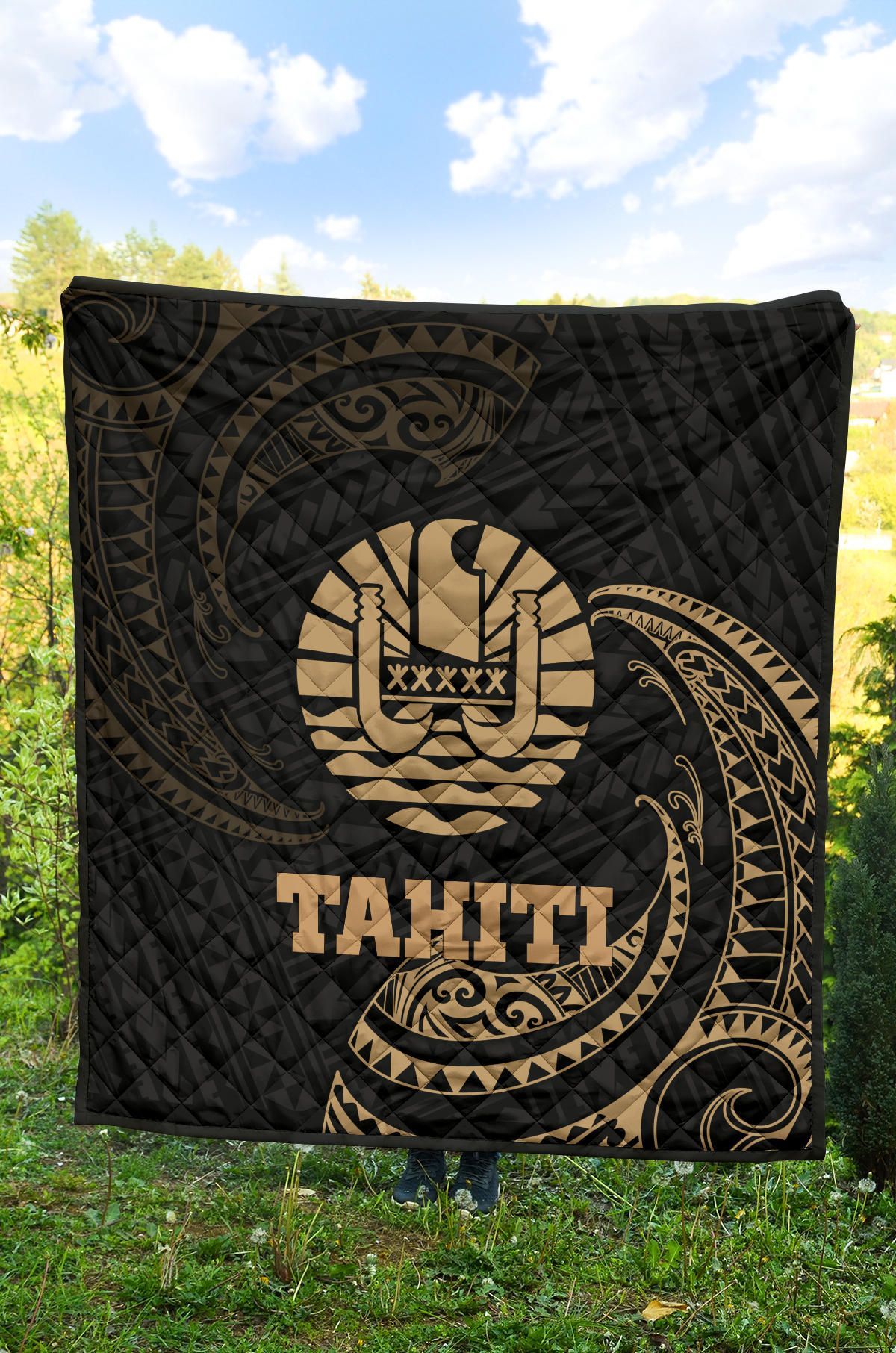 Tahiti Polynesian Premium Quilt - Gold Tribal Wave
