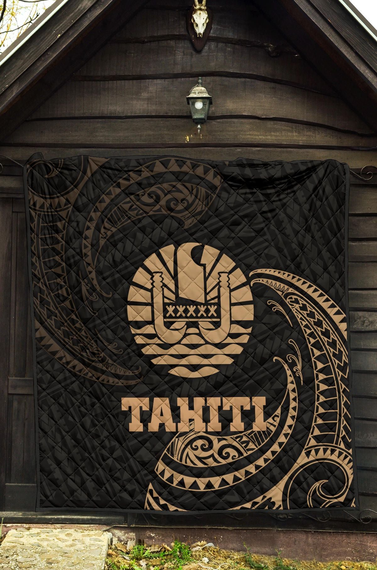 Tahiti Polynesian Premium Quilt - Gold Tribal Wave