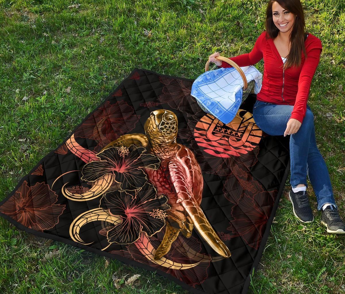 Tahiti Polynesian Premium Quilt - Turtle With Blooming Hibiscus Gold