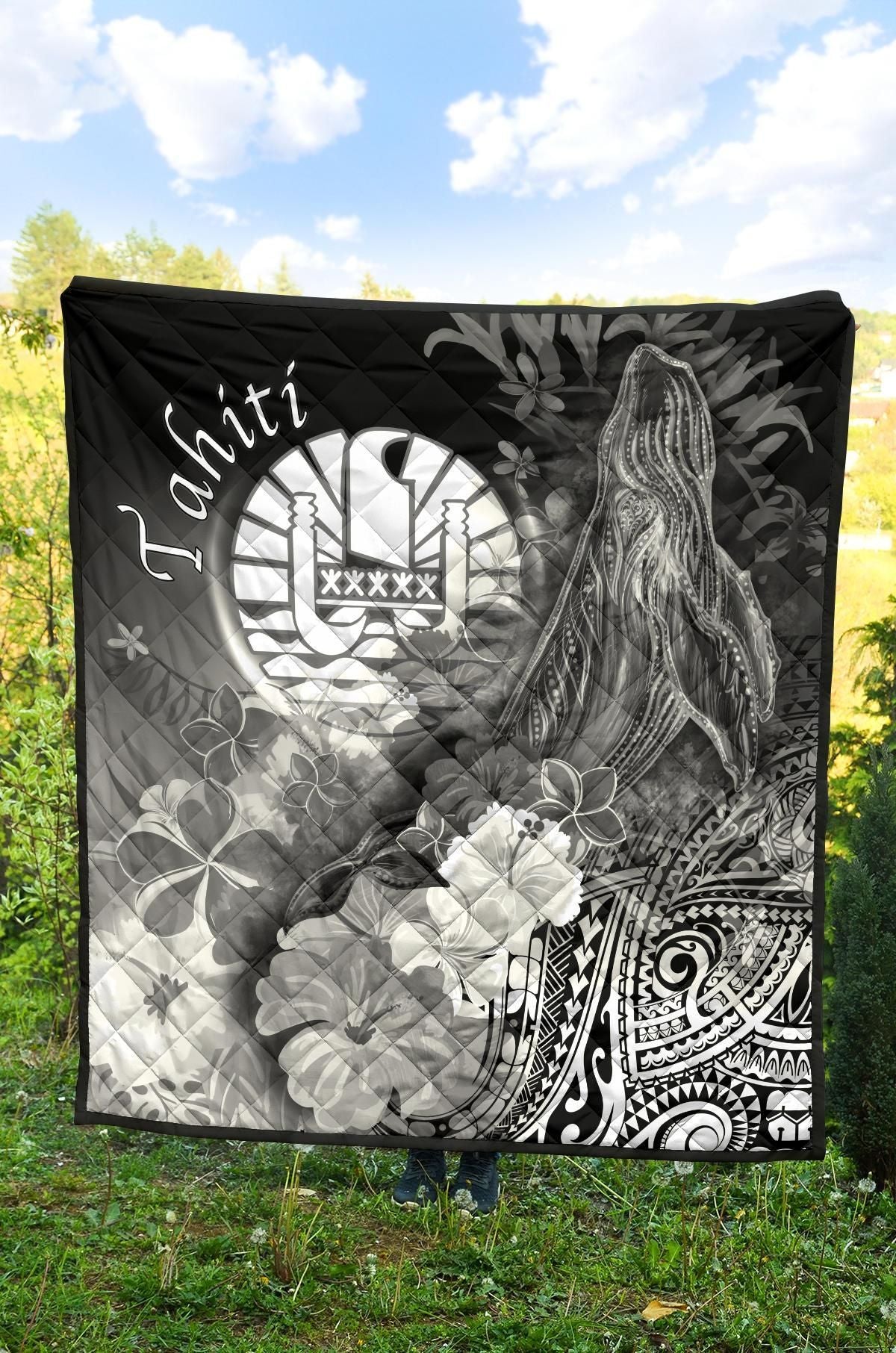 Tahiti Premium Quilt - Humpback Whale with Tropical Flowers (White)