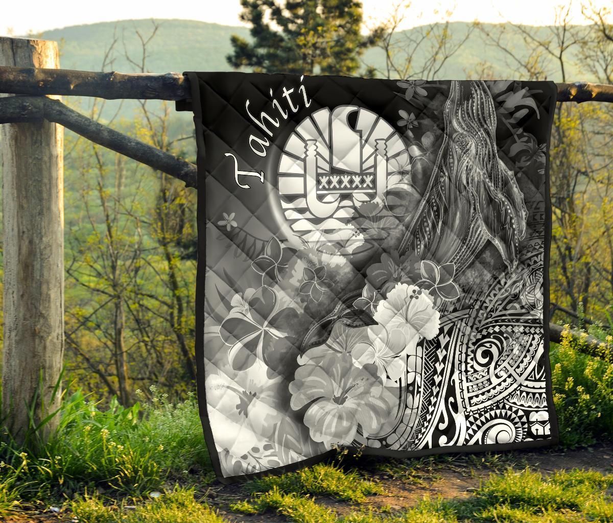 Tahiti Premium Quilt - Humpback Whale with Tropical Flowers (White)