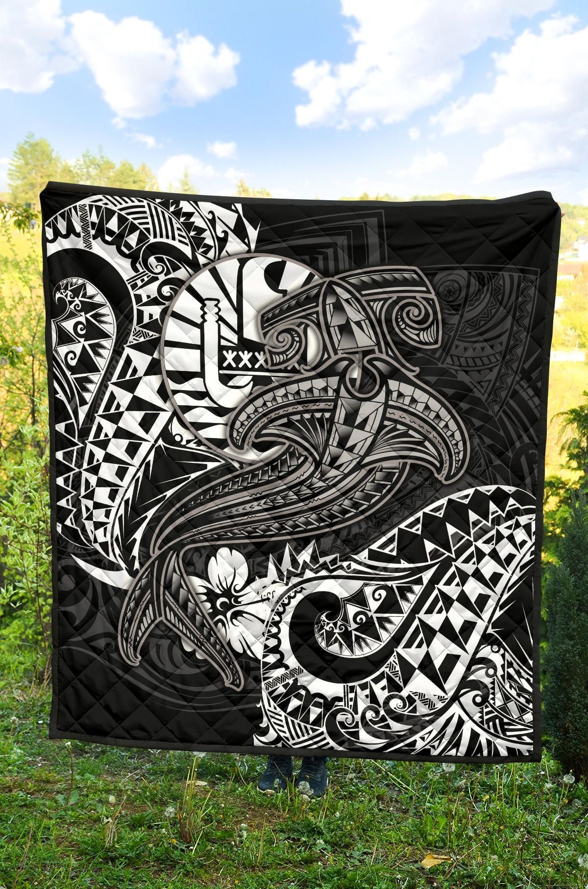 Tahiti Premium Quilt - White Shark Polynesian Tattoo