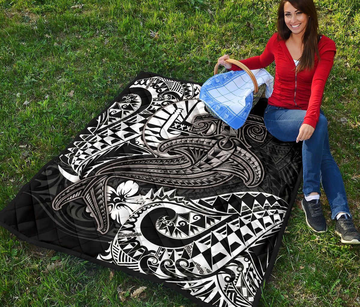 Tahiti Premium Quilt - White Shark Polynesian Tattoo