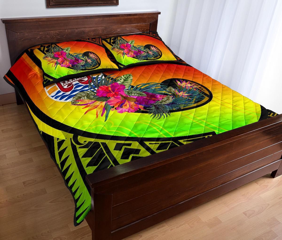 Tahiti Quilt Bed Set - Polynesian Hook And Hibiscus (Reggae)