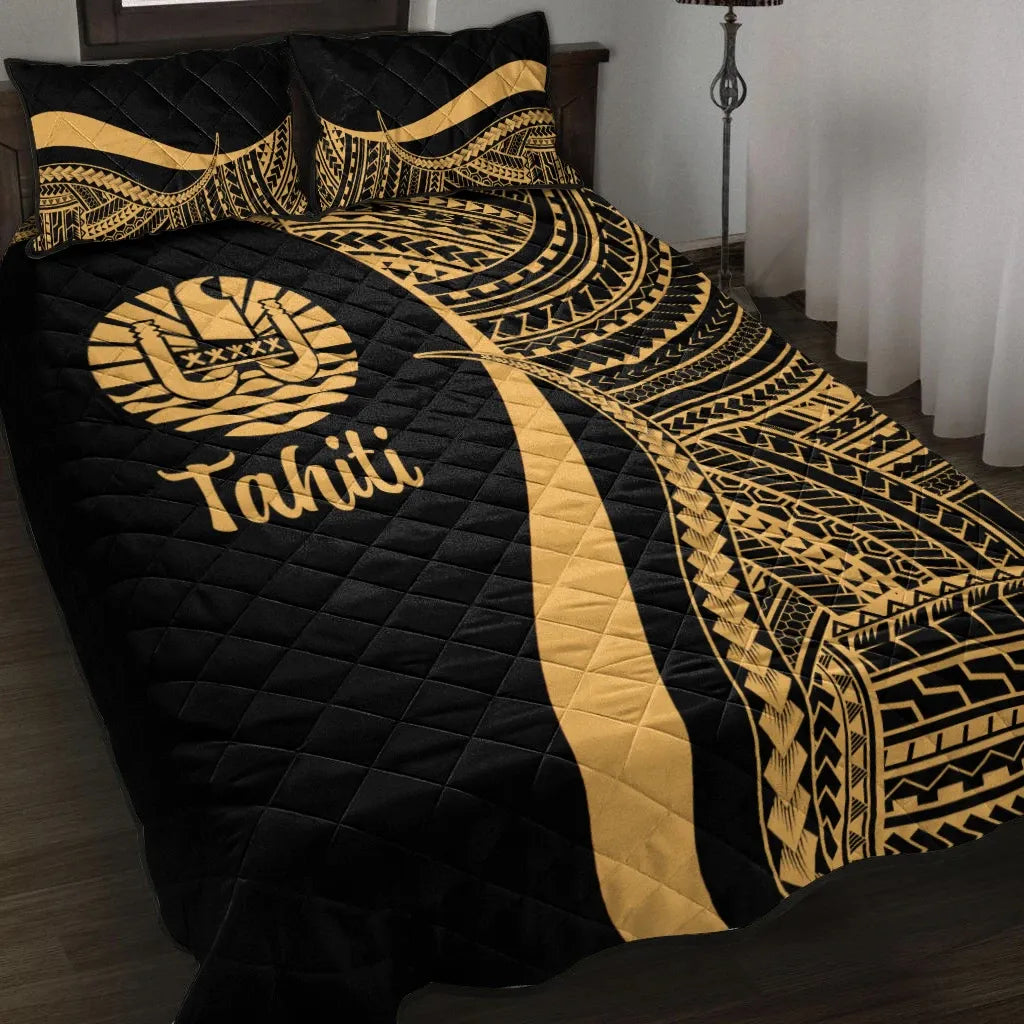 Tahiti Quilt Bed Set - Gold Polynesian Tentacle Tribal Pattern