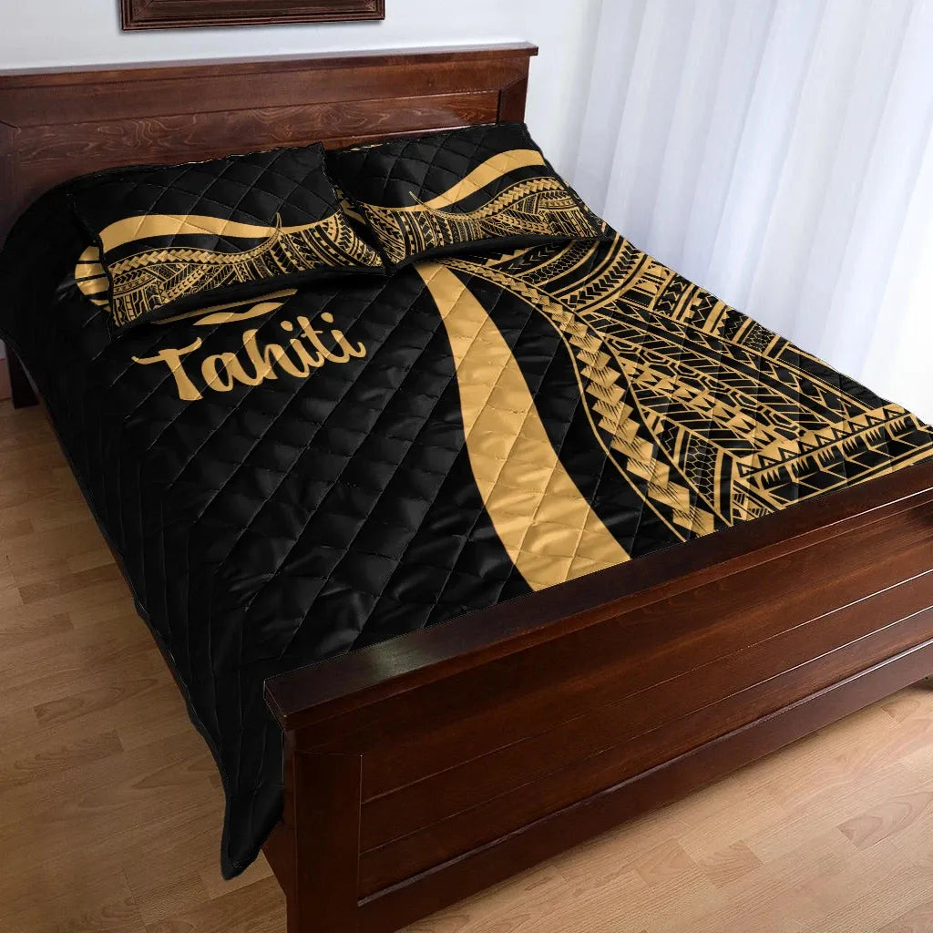 Tahiti Quilt Bed Set - Gold Polynesian Tentacle Tribal Pattern