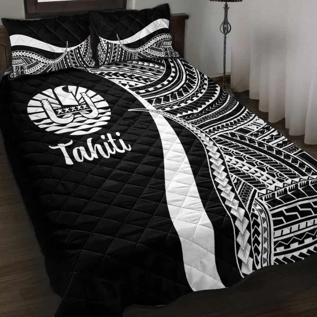 Tahiti Quilt Bed Set - White Polynesian Tentacle Tribal Pattern