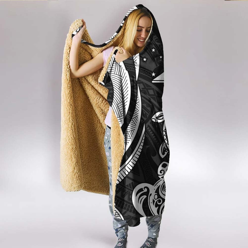 Tokelau Hooded Blanket - White Tentacle Turtle