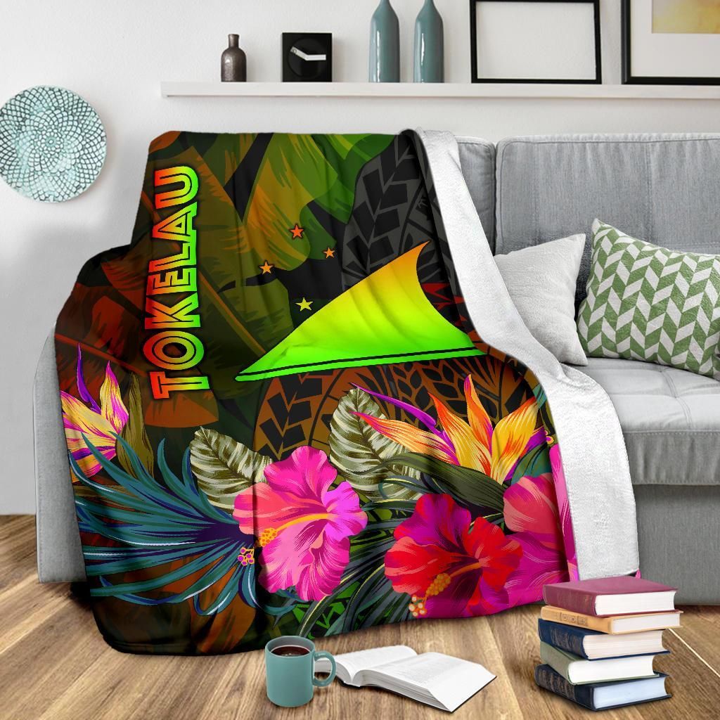 Tokelau Polynesian Premium Blanket - Hibiscus and Banana Leaves