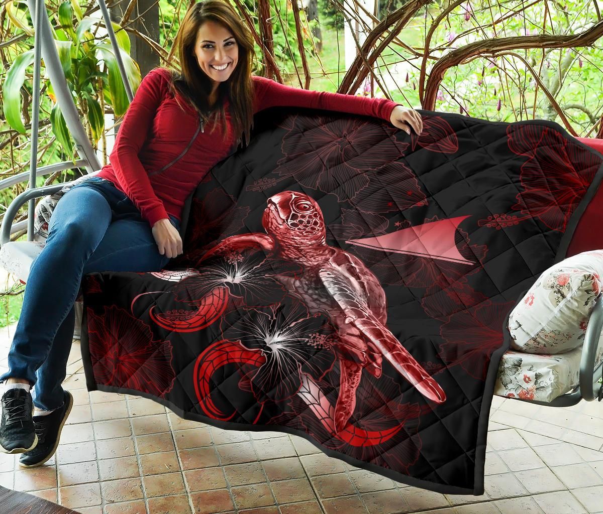 Tokelau Polynesian Premium Quilt - Turtle With Blooming Hibiscus Red