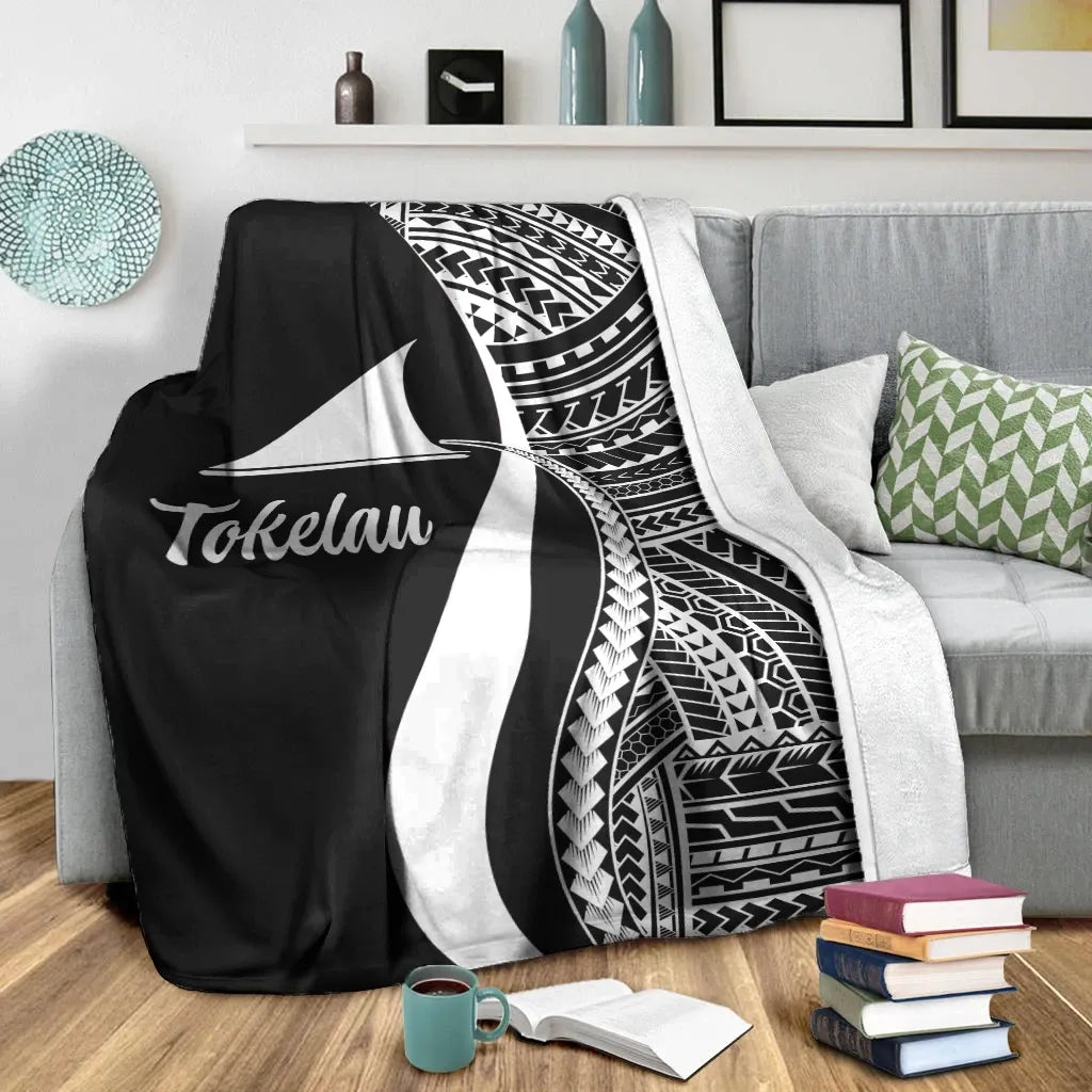 Tokelau Premium Blanket - White Polynesian Tentacle Tribal Pattern