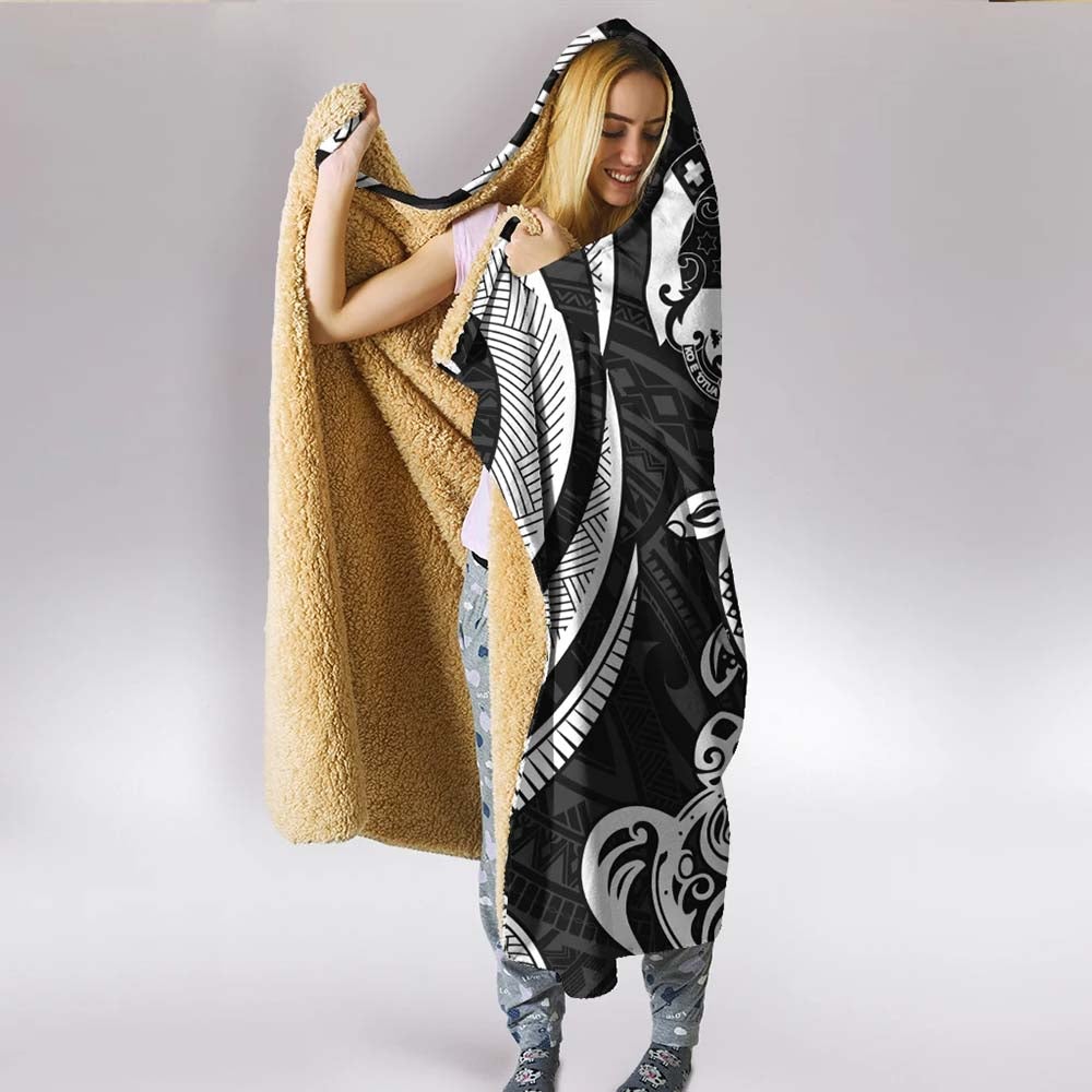 Tonga Hooded Blanket - White Tentacle Turtle