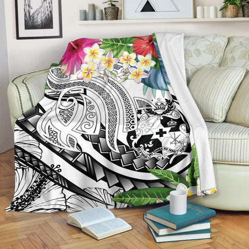 Tonga Polynesian Premium Blanket - Summer Plumeria (White)