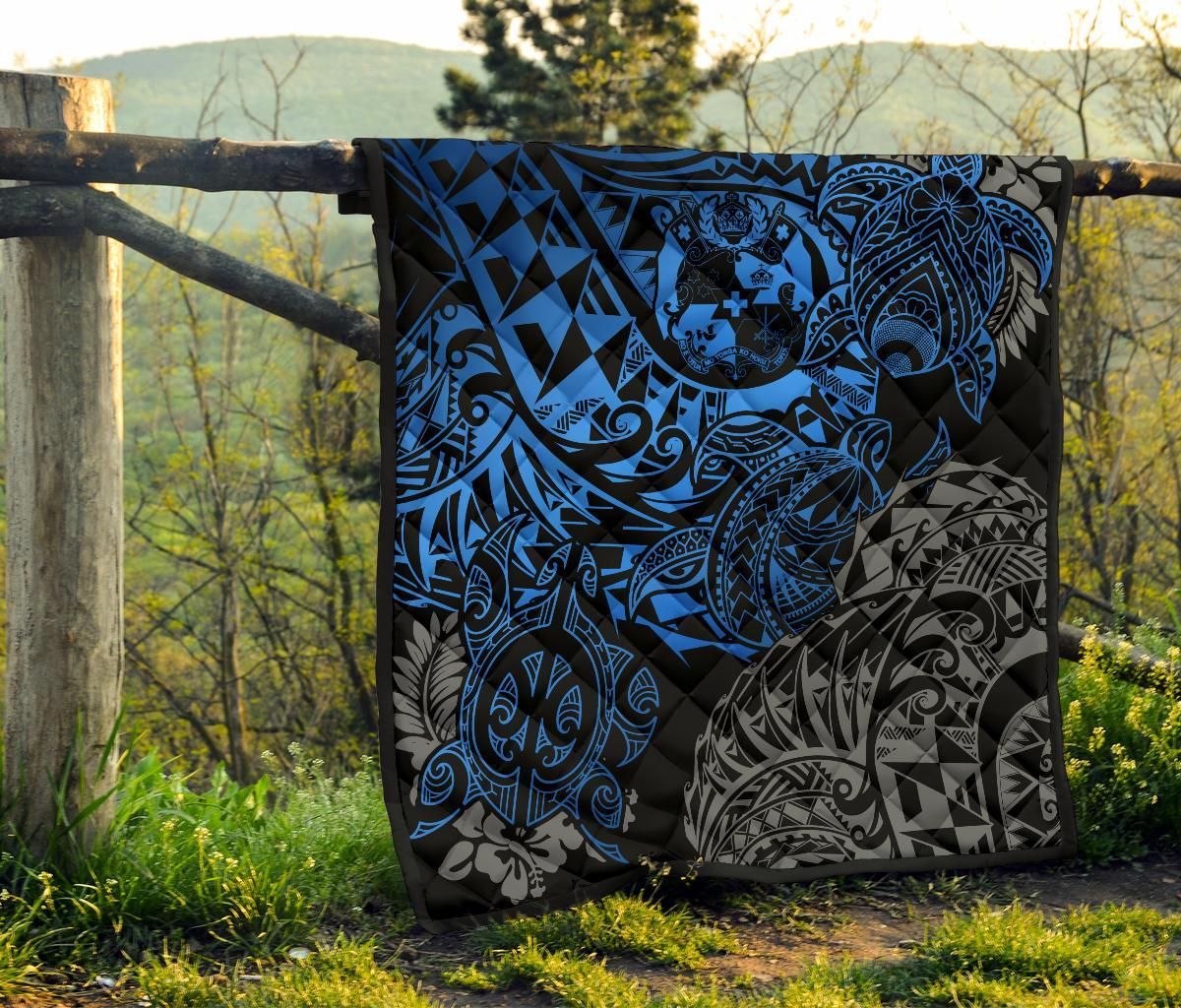 Tonga Polynesian Premium Quilt - Blue Turtle Flowing