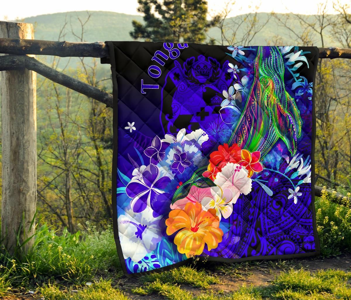 Tonga Premium Quilt - Humpback Whale with Tropical Flowers (Blue)