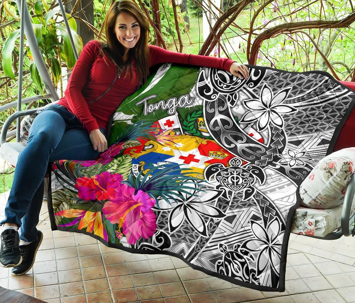 Tonga Premium Quilt White - Turtle Plumeria Banana Leaf