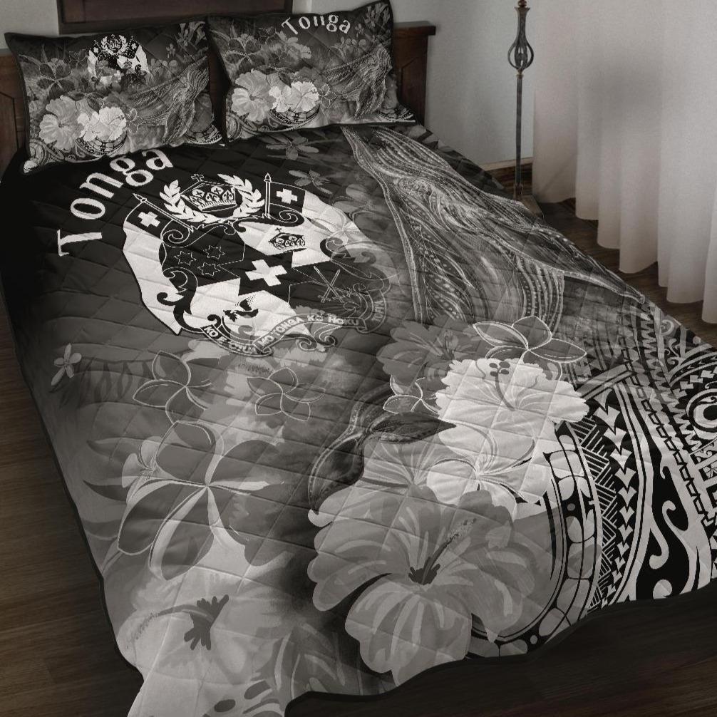 Tonga Quilt Bed Set - Humpback Whale with Tropical Flowers (White)