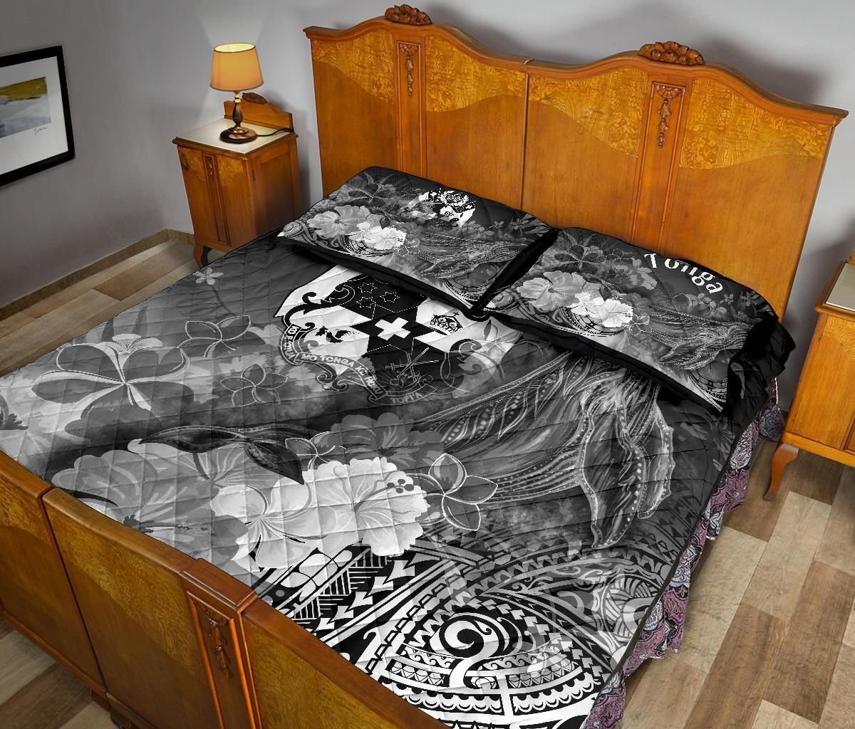 Tonga Quilt Bed Set - Humpback Whale with Tropical Flowers (White)