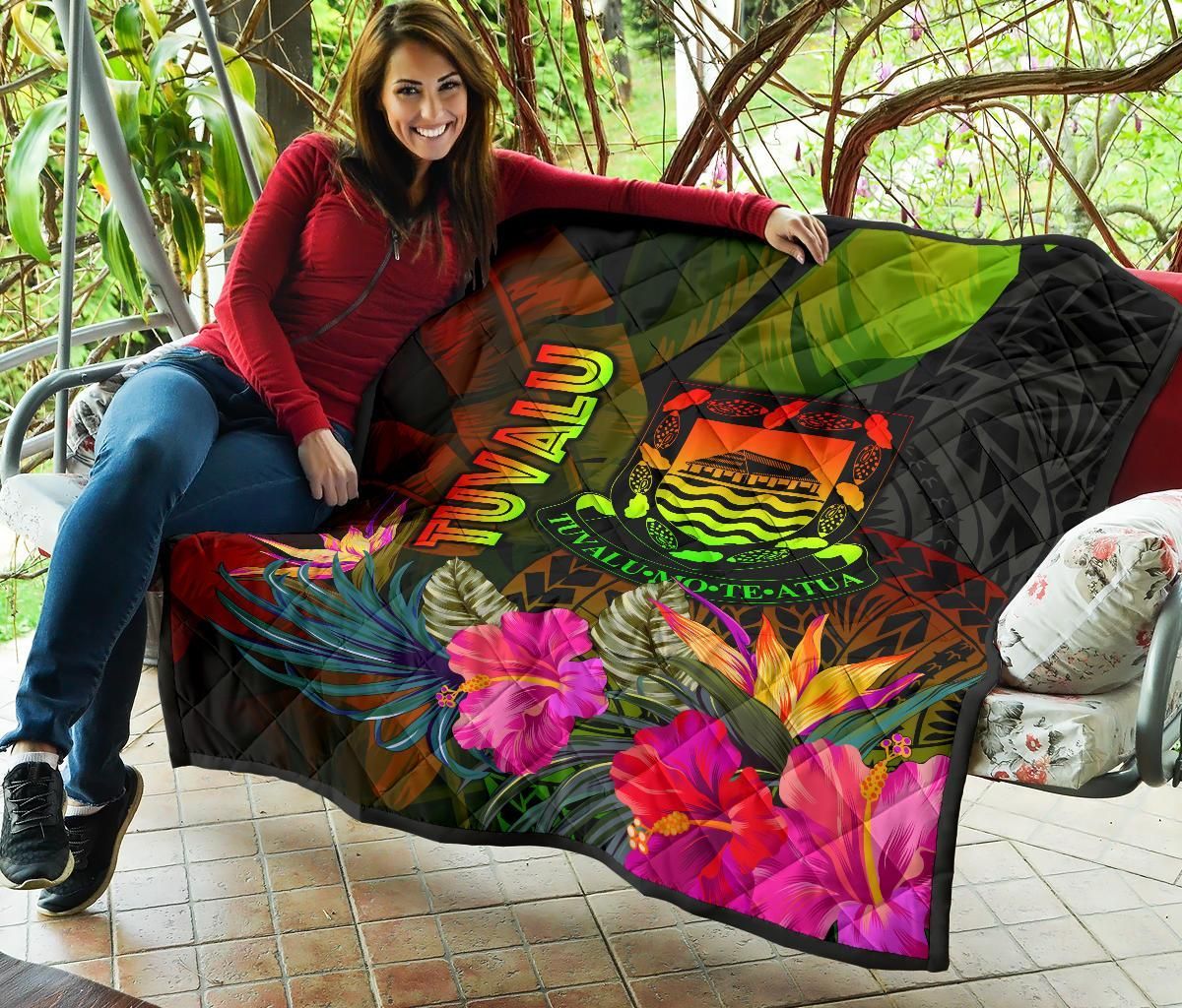 Tuvalu Polynesian Premium Quilt -  Hibiscus and Banana Leaves