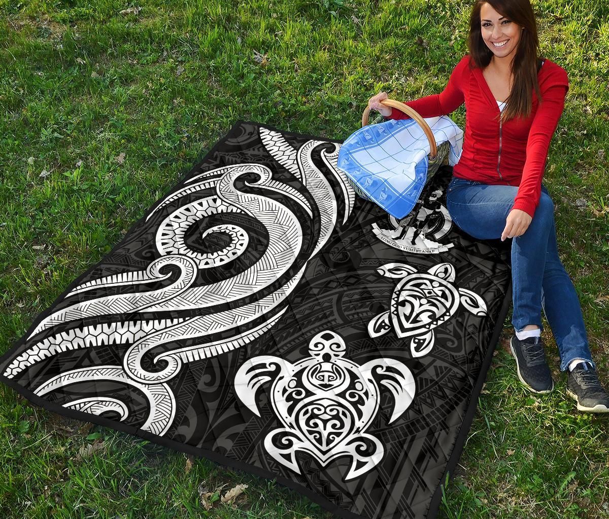 Vanuatu Premium Quilt - White Tentacle Turtle